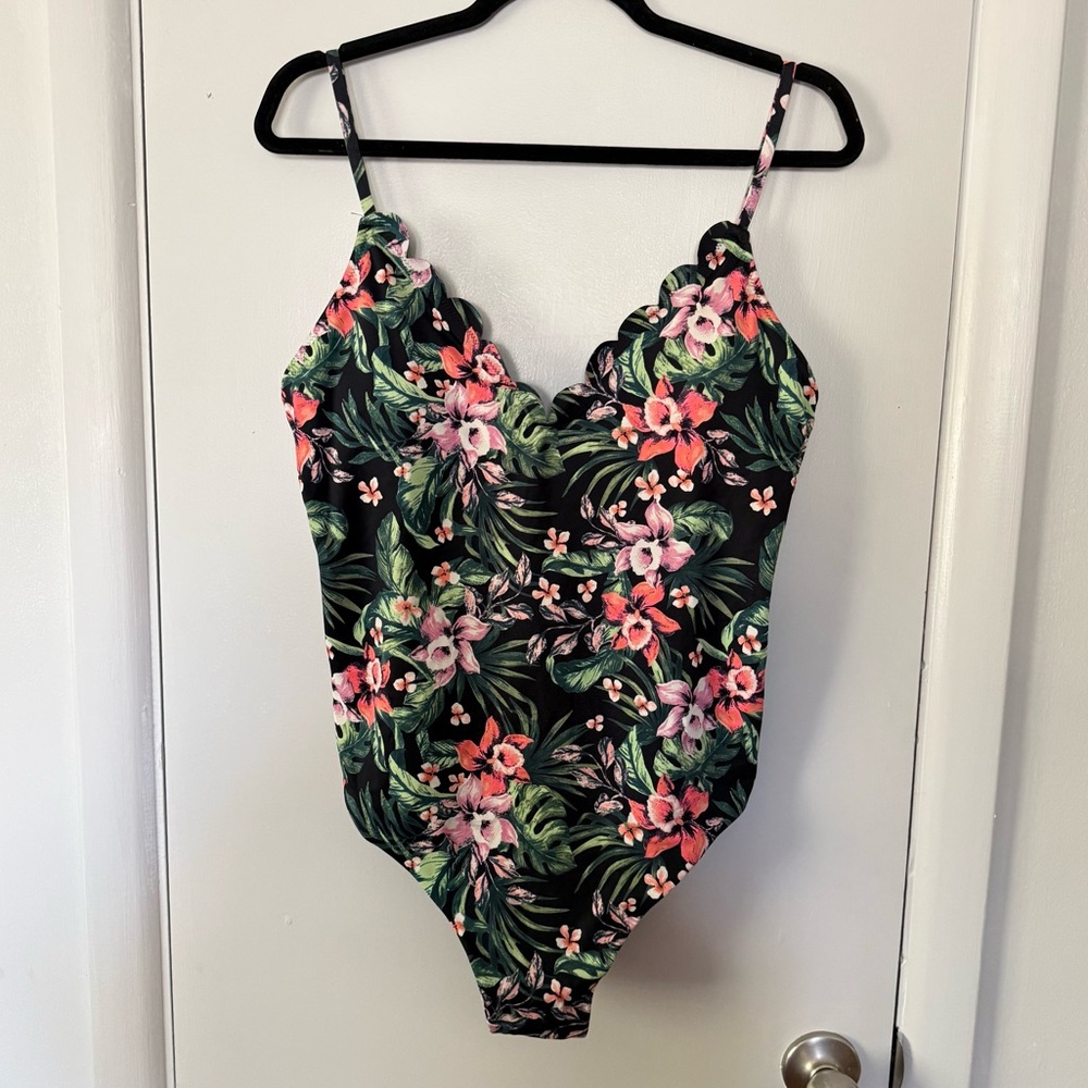 Vanilla/Beach Black & Pink Floral Print Scalloped Trim One Piece Swimsuit XL